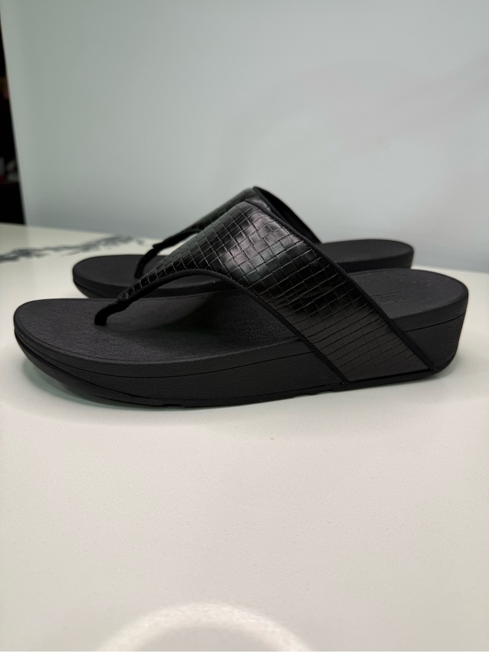 FitFlop Olive All Black Woven Raffia Leather Toe Post Sandals Flip Flops US 11